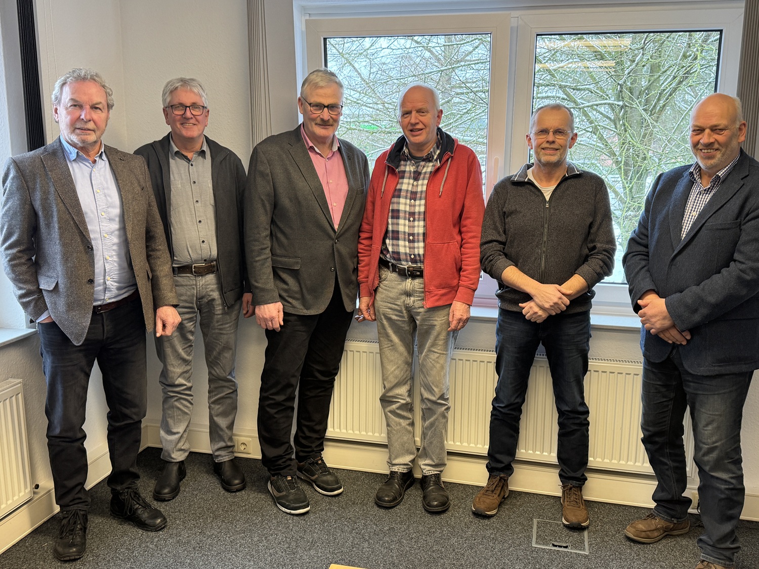 Foto (v.l.n.r): Vorstandsmitglied Veldmann, Stimmvertreter/pers. Stellvertreter Knoop, Verbandsvorsteher Hancken, Vorstandsmitglied Schnibbe, pers. Stellvertreter Poppe, pers. Stellvertreter Thalmann. Quelle: KVB/ Müller